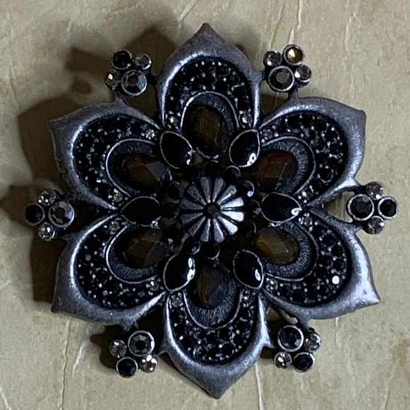 Dark Metal Flower Crystal Brooch - Picture 2 of 9